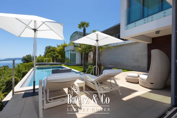 photo 2 Opatija, Oprić, exclusive villa of 375 m² with panoramic views, swimming pool and sauna